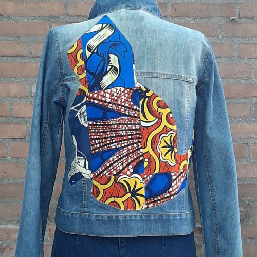 jas TJJ-08 r Jeans jas met patchwork kat.
