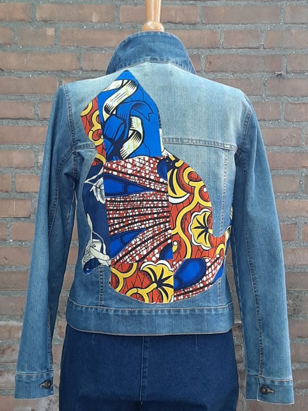 Jeans jas met patchwork kat.