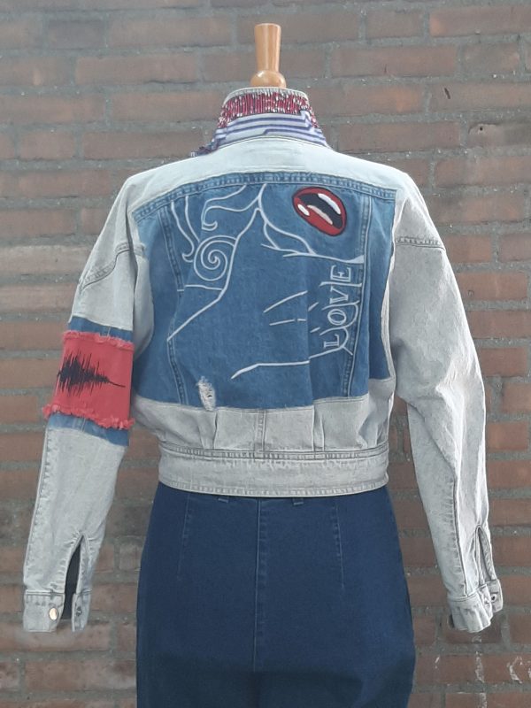 jas TJJ-09 r Jeans jas met applicaties.