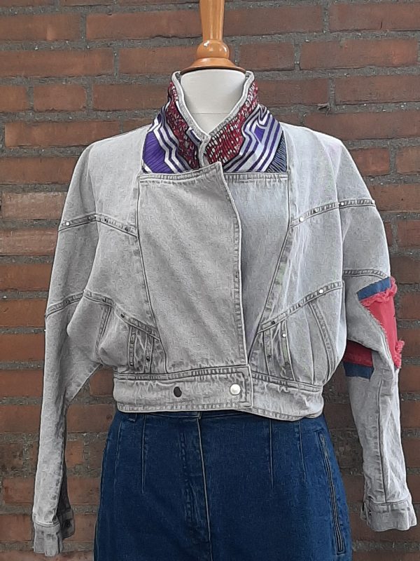 jas TJJ-09 v Jeans jas met applicaties.