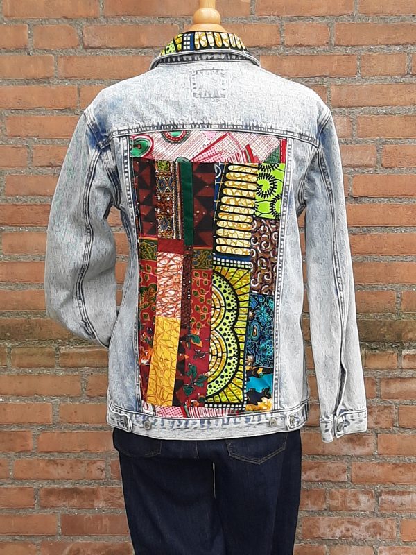 jas TJJ-11 r Jeans jas met patchwork.