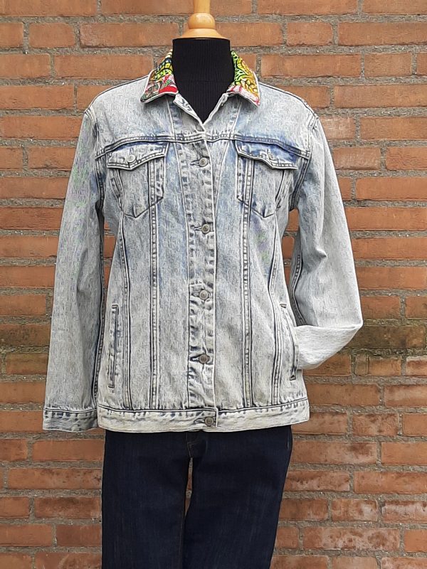 jas TJJ-11 v Jeans jas met patchwork.